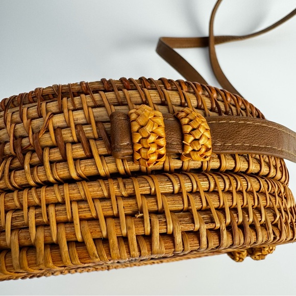 STRAW STUDIOS Round Rattan Crossbody Bag Brown Woven Ata Grass Loop Closure - Picture 5 of 12